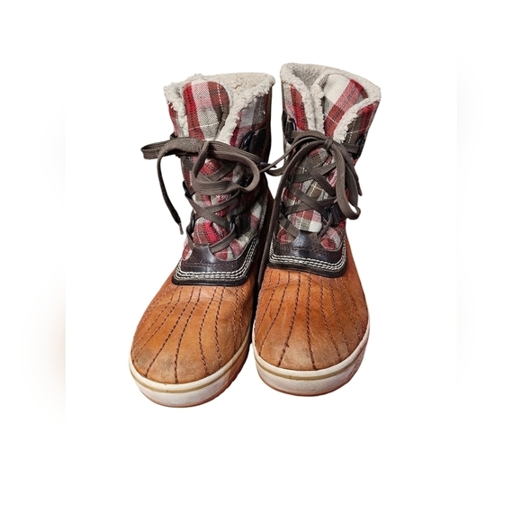 Sorel boots with plaid winter boots. Size 9 - Picture 2 of 7